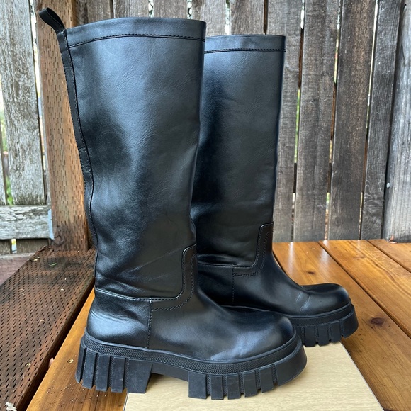 Zara Wm’s Lug Sole Pull On High Boots In Black Sz 39 EU Sz 8 US - Picture 2 of 16